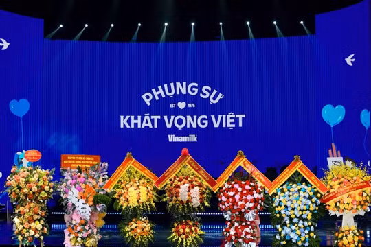 Vinamilk kỷ niệm cột mốc ’50 năm phụng sự khát vọng Việt’, vinh dự đón nhận danh hiệu Anh hùng Lao động lần thứ hai