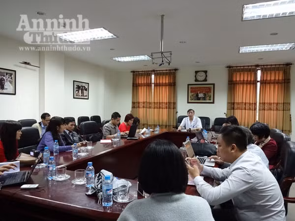 TS Vũ Bá Quyết: Không có chuyện từ chối mổ vì bệnh nhân là người viết báo ảnh 1