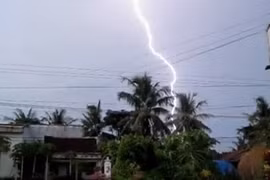 Dông lốc, một người bị sét đánh tử vong