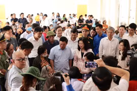 Lễ ra quân Hành trình Thầy thuốc trẻ làm theo lời Bác tại Nghệ An