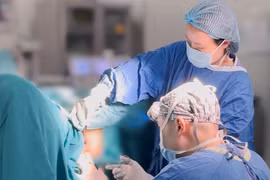 Tin quảng cáo "chữa trĩ không đau" người đàn ông phải phẫu thuật tạo hình hậu môn