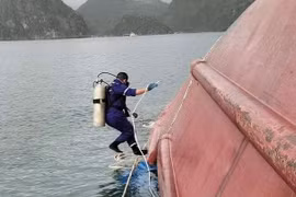 Nỗ lực tìm kiếm người mất tích trong vụ lật tàu hàng trên biển Vân Đồn