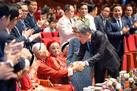 Thủ tướng Lê Minh Hưng gặp mặt, tri ân người có công toàn quốc
