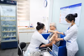 VNVC ra mắt vaccine RSV phòng viêm phổi cho người lớn, ứng phó nguy cơ bệnh hô hấp gia tăng