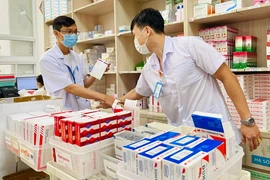 Đối tượng nào phải giám sát bệnh truyền nhiễm?