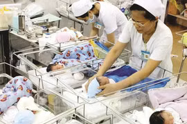 Nhiều tỉnh "thiếu bé gái, thừa bé trai" Bộ Y tế đề xuất giải pháp can thiệp