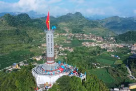 Hành trình “Tôi yêu Tổ quốc tôi” khởi động tại Cột cờ Lũng Cú