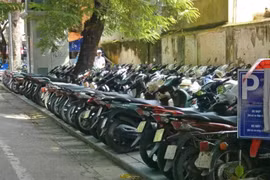 Hà Nội trình phương án thu phí vỉa hè, lòng đường tối đa 400.000 đồng/m2