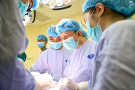Tưởng nhiệt miệng thông thường, người đàn ông phát hiện ung thư lưỡi khi đi khám