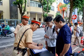 Hà Nội: Thường xuyên tổ chức kiểm tra, xử lý nghiêm học sinh vi phạm giao thông