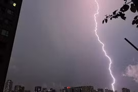 Bốn người chết, chín người bị thương do mưa đá, dông lốc, sét