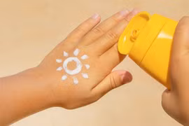 Thu hồi hàng loạt mỹ phẩm nhập khẩu, có Anessa và Hadalabo