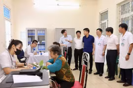 Khám sàng lọc sức khỏe cho hơn 1.000 người dân