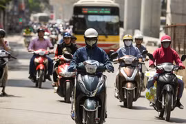 Nắng nóng như "chảo lửa" bác sĩ chỉ cách tránh say nắng, sốc nhiệt