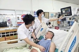 Đau tức ngực nhẹ, người đàn ông 44 tuổi ngừng tim ngay phòng cấp cứu