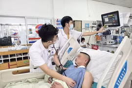 Đau tức ngực nhẹ, người đàn ông 44 tuổi ngừng tim ngay phòng cấp cứu