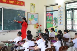 Bố trí biên chế giáo viên theo hướng giảm hưởng lương ngân sách