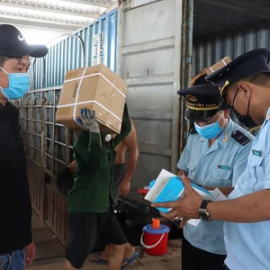 Điểm tin Podcast 15-05-2025: Cận cảnh 800kg trứng gà non, tràng gà đông lạnh ‘3 không’; đâm tử vong bạn gái vì ghen