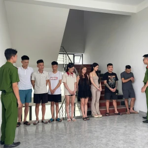 Đột kích căn hộ chung cư, phát hiện 500 chiếc điện thoại không có hóa đơn chứng từ