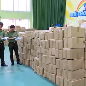 Tin Podcast ngày 7-8-2025: Cận cảnh dây chuyền sản xuất, tiêu thụ sách giáo khoa tiếng Anh giả quy mô lớn 