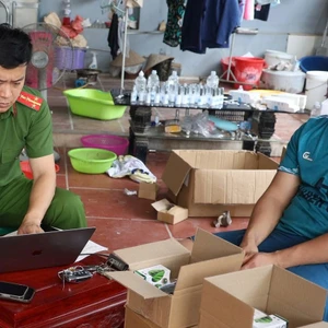 Khởi tố chủ cơ sở sản xuất, buôn bán mỹ phẩm giả doanh thu 6 tỷ đồng