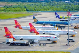 Hàng không tìm cách ứng phó với “bão” giá nhiên liệu