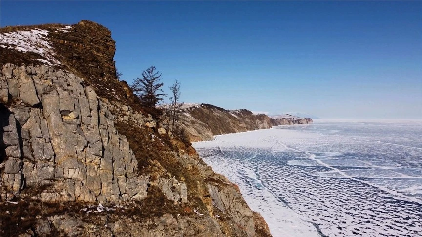 Xe chở du khách Trung Quốc lao xuống hồ Baikal, ít nhất 7 người tử vong