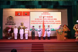 Phòng Tham mưu, tác chiến Bộ Tư lệnh Cảnh vệ đón nhận Huân chương Bảo vệ Tổ quốc hạng Nhì