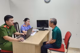 Hà Nội: Bắt ‘thần y’ chữa bệnh bằng nước 
