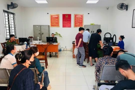 “Hành chính xuyên đêm - Tận tâm vì dân” 