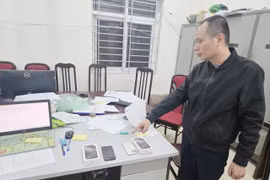 Vị khách ‘sộp’ chuyên đặt hàng mua điện thoại iPhone 16