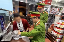 Xử lý cơ sở kinh doanh pháo hoa trái phép