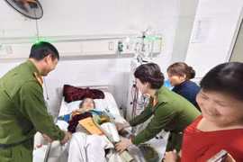 Trao gửi yêu thương, mang niềm vui tinh thần đến với các nữ bệnh nhân 