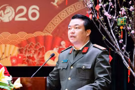 Đồng chí Bí thư thứ nhất Trung ương Đoàn thăm chúc Tết cán bộ chiến sỹ Trung đoàn 600