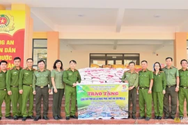 Nghĩa tình Công an Thủ đô đến với đồng bào tỉnh Gia Lai