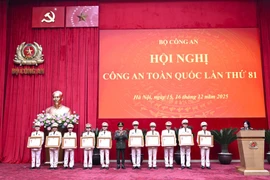 Công an Hà Nội vinh dự đón nhận Huân chương Chiến công hạng Nhất và Cờ thi đua Chính phủ 