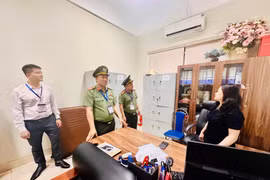 Cán bộ Công an tuân thủ tuyệt đối quy định không sử dụng điện thoại trong khu vực bảo vệ đề thi, bài thi