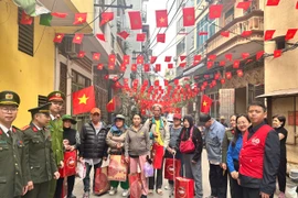 Món quà Xuân gửi những người con xa quê