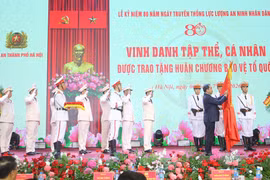 Đoàn kết, thống nhất, vượt qua khó khăn, thử thách, đóng góp vào sự phát triển bền vững của Thủ đô