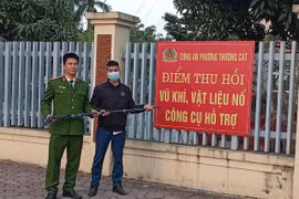 Vận động tuyên truyền hoàn thành chỉ tiêu thu hồi vũ khí, công cụ hỗ trợ