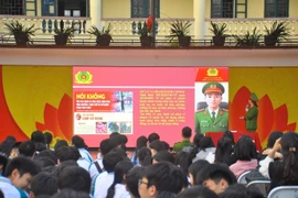 Phòng ngừa vũ khí, vật liệu nổ công cụ hỗ trợ và pháo trong trường học