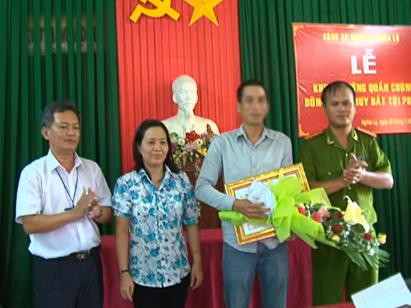 Khen thưởng công dân có thành tích trong tấn công tội phạm ảnh 1