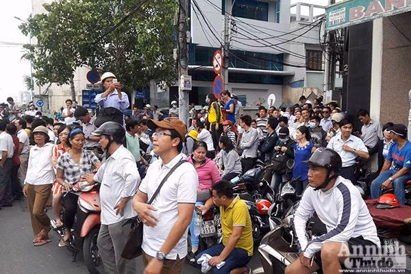 Người dân TP.HCM háo hức đón Tổng thống Mỹ Obama thăm chùa Ngọc Hoàng ảnh 3