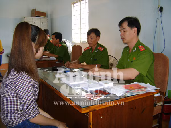 Lượng người làm CMND tăng đột biến, cán bộ làm việc đến 21h ảnh 3