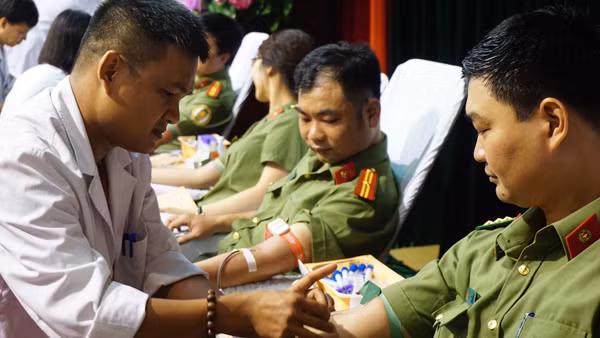 "Giọt máu nghĩa tình vì đồng đội thân yêu" ảnh 6