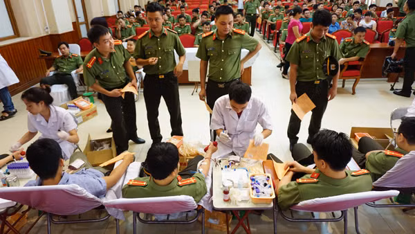 "Giọt máu nghĩa tình vì đồng đội thân yêu" ảnh 4