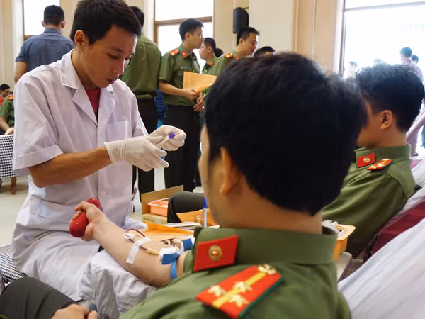 "Giọt máu nghĩa tình vì đồng đội thân yêu" ảnh 8