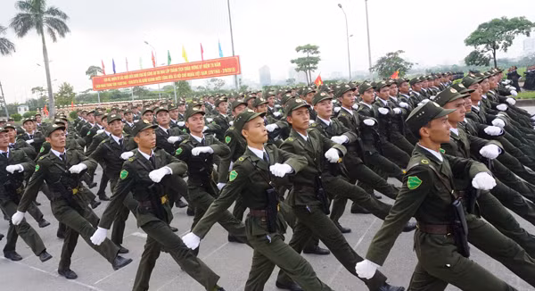 Lãnh đạo Bộ Công an thăm và động viên lực lượng luyện tập chuẩn bị buổi lễ mít tinh ảnh 9