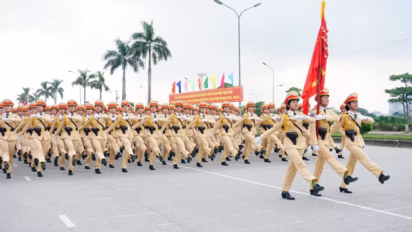 Lãnh đạo Bộ Công an thăm và động viên lực lượng luyện tập chuẩn bị buổi lễ mít tinh ảnh 7