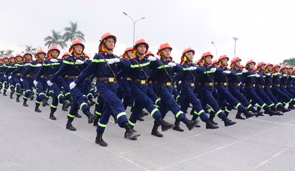 Lãnh đạo Bộ Công an thăm và động viên lực lượng luyện tập chuẩn bị buổi lễ mít tinh ảnh 12
